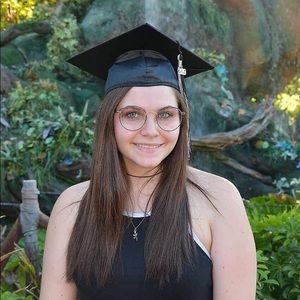 Meet your Posher, Olivia